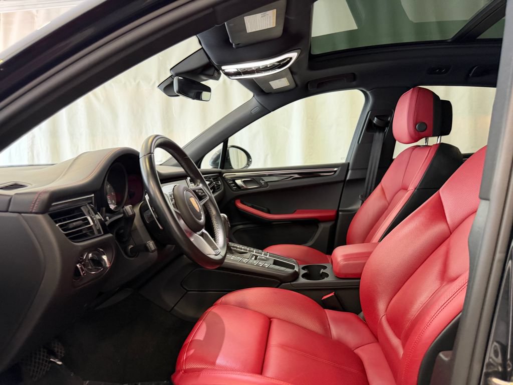 Certified 2021 Porsche Macan S AWD/4WD image 5