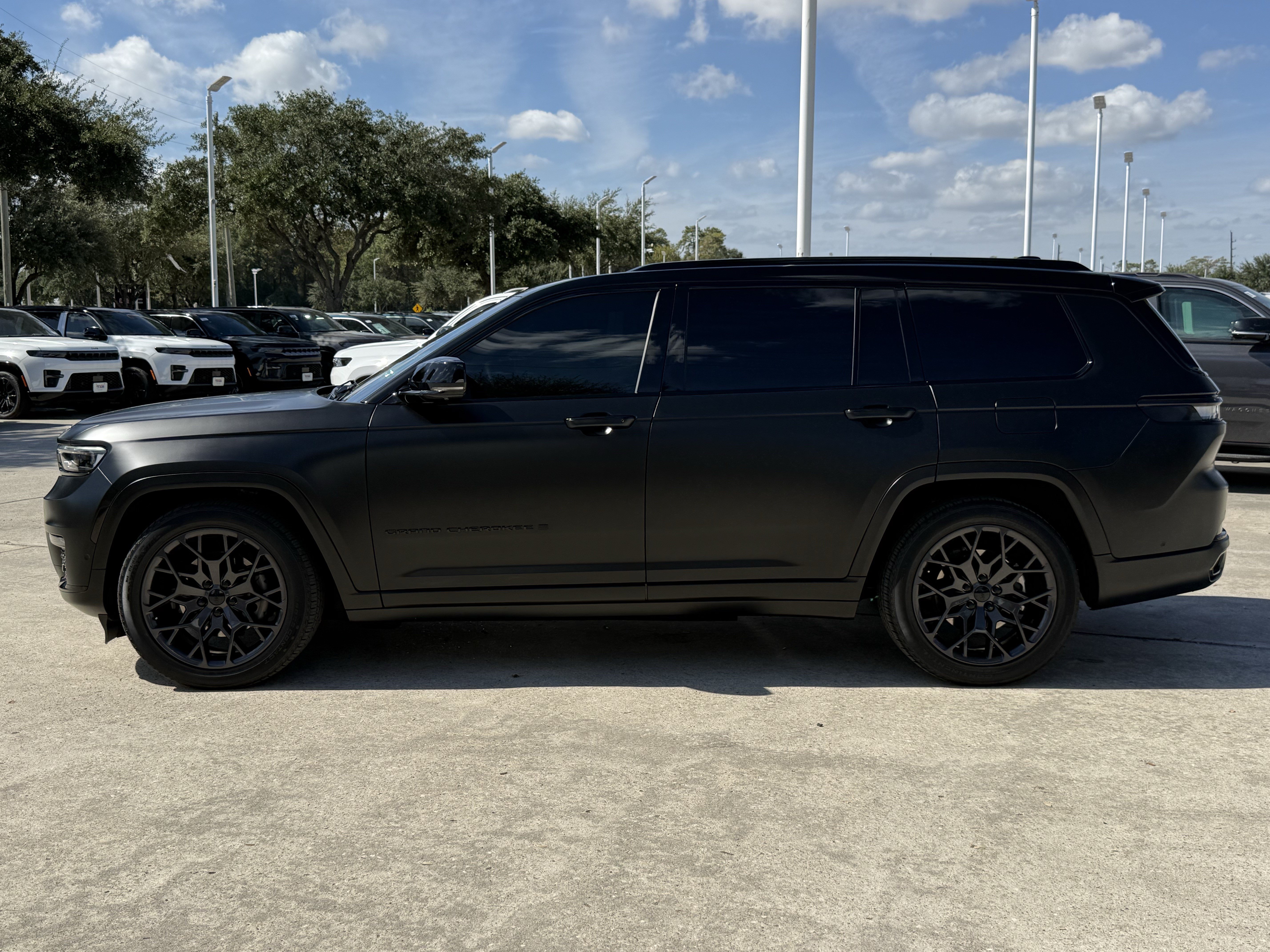 Used 2025 Jeep Grand Cherokee L Summit AWD/4WD image 8