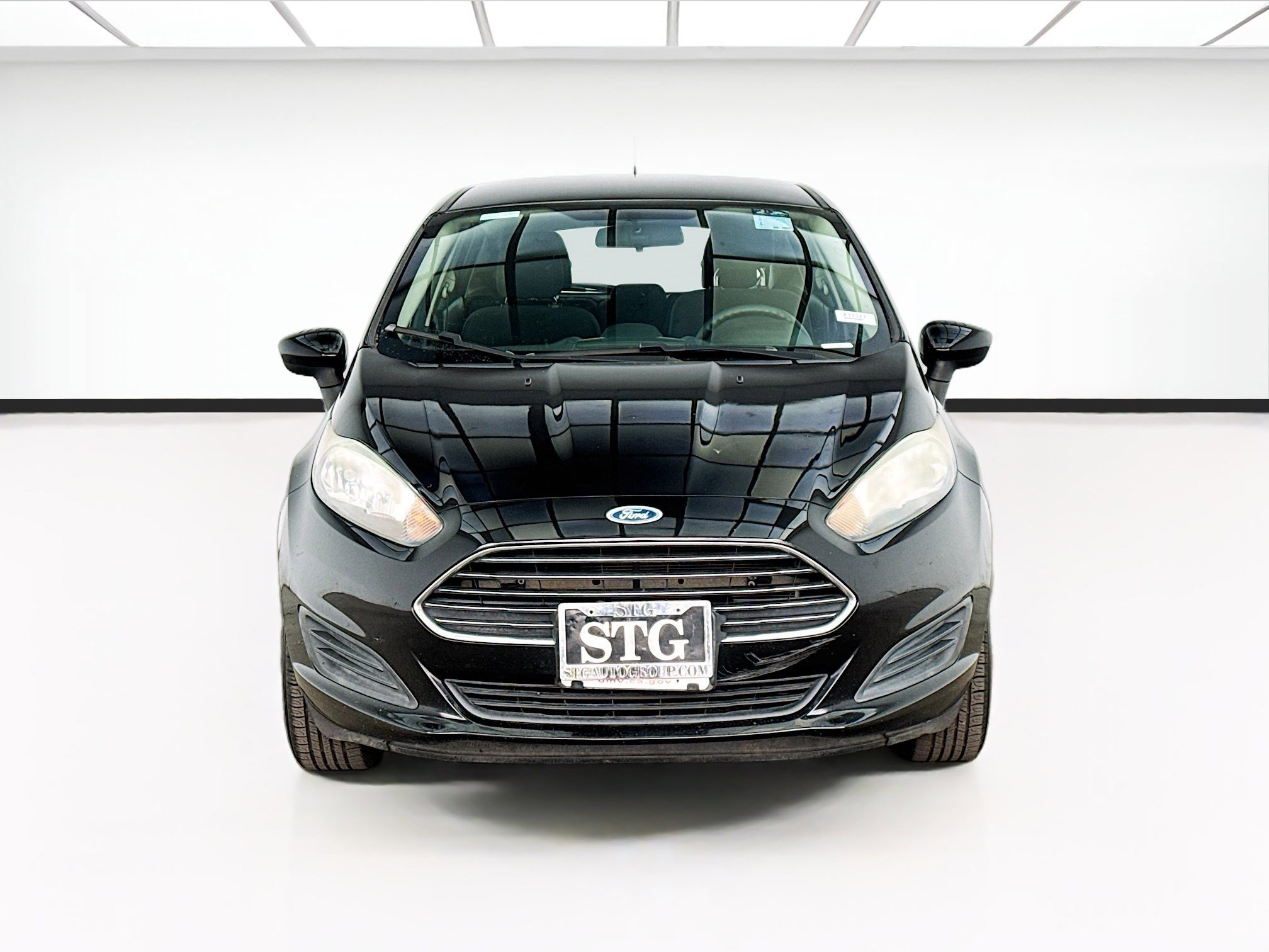 Used 2018 Ford Fiesta SE FWD image 2