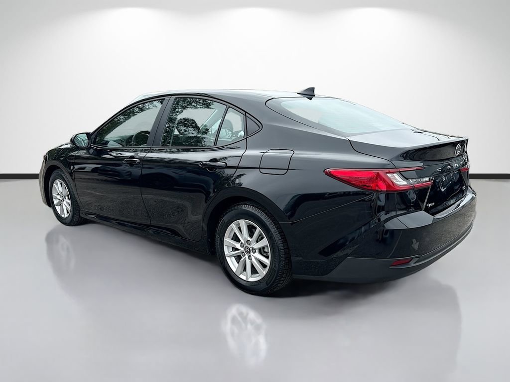 Used 2025 Toyota Camry LE image 5