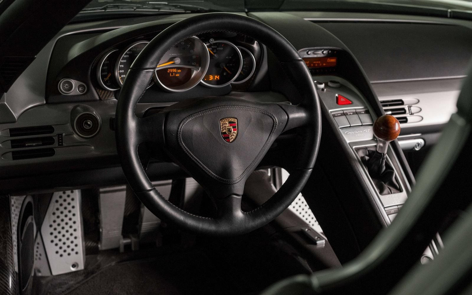 Used 2005 Porsche Carrera GT RWD image 2