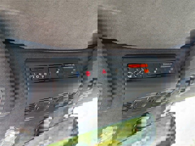 Used 2022 Chevrolet Corvette Stingray Premium Conv w/ Z51 Performance Package image 23