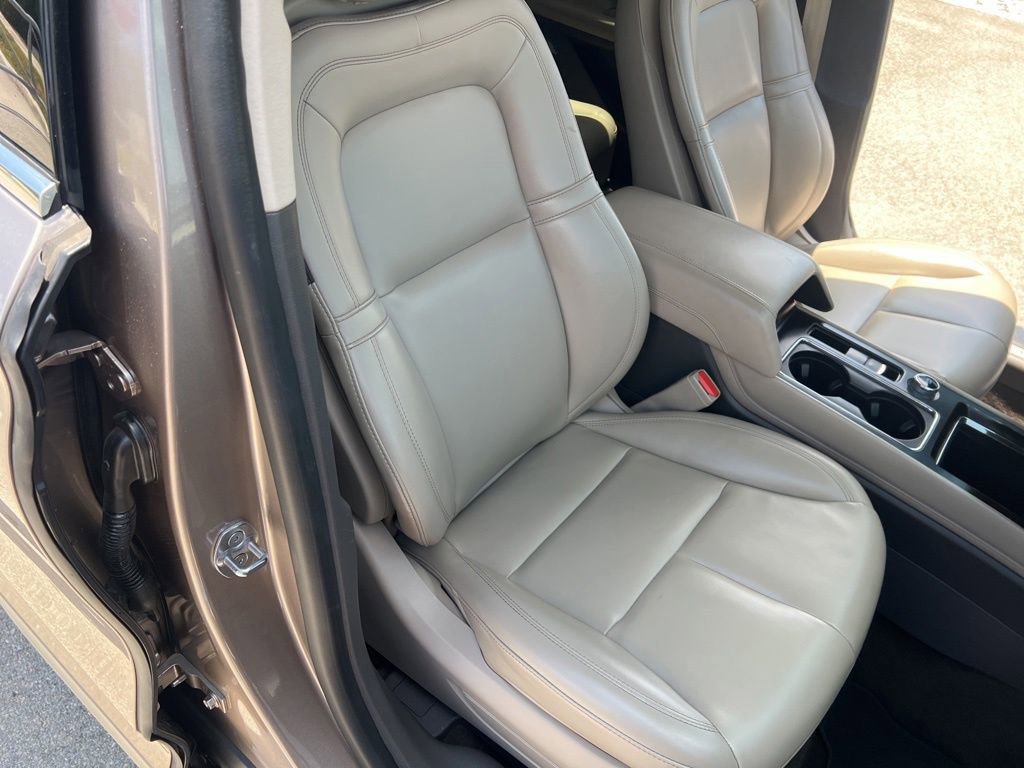 Used 2021 Lincoln Corsair FWD w/ Convenience Package image 47