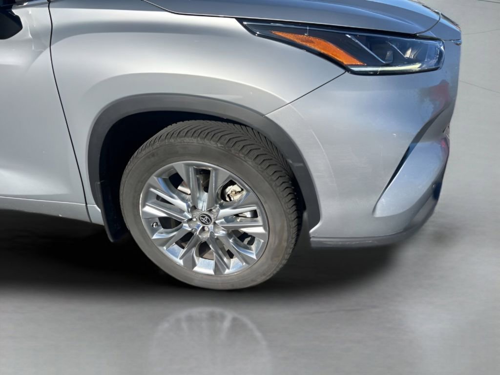 Used 2023 Toyota Highlander Limited image 12