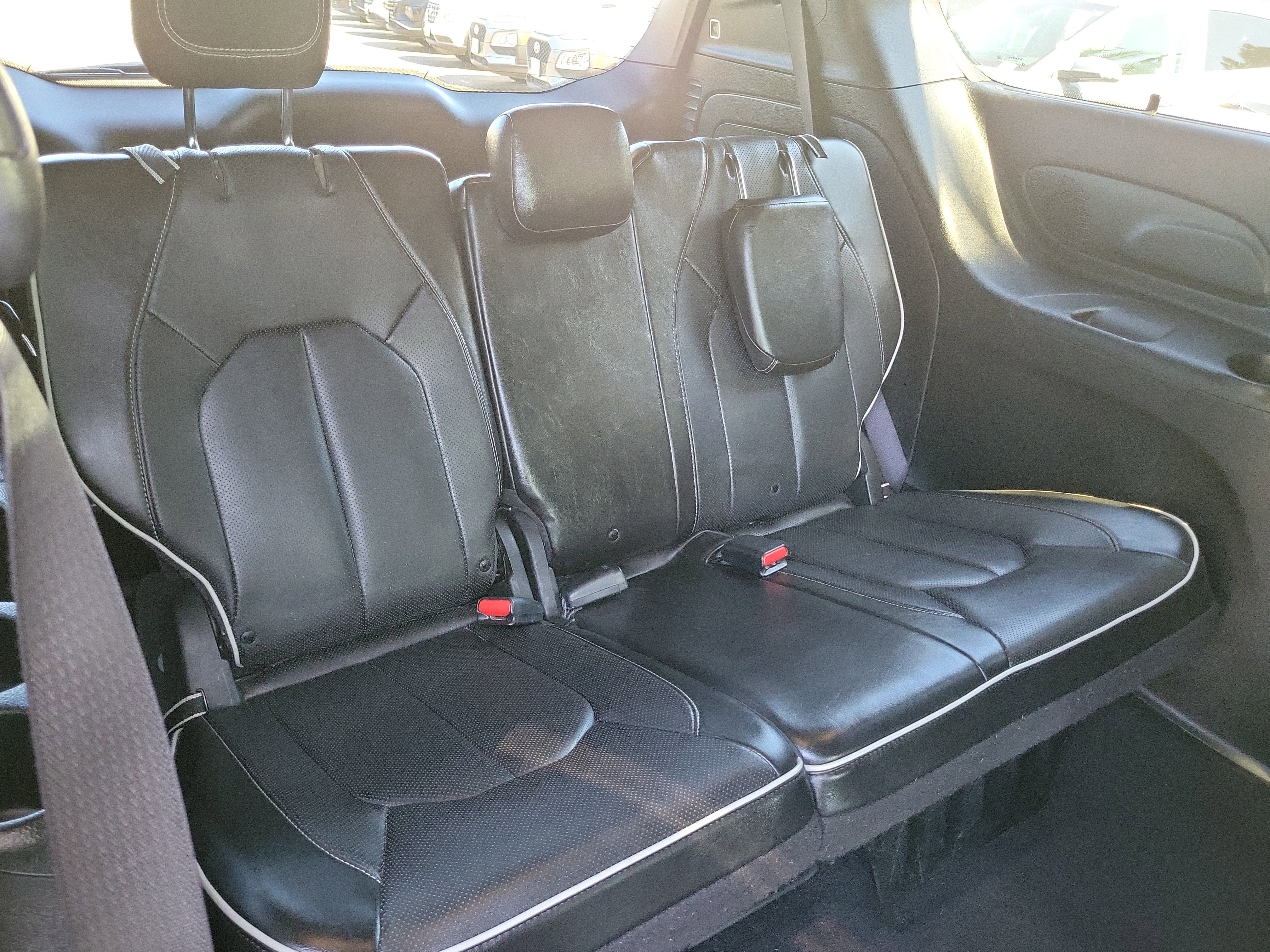 Used 2019 Chrysler Pacifica Limited w/ Advanced Safetytec Group FWD image 28