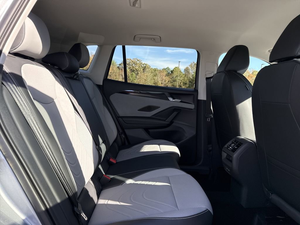 New 2026 Volkswagen Tiguan SE image 18