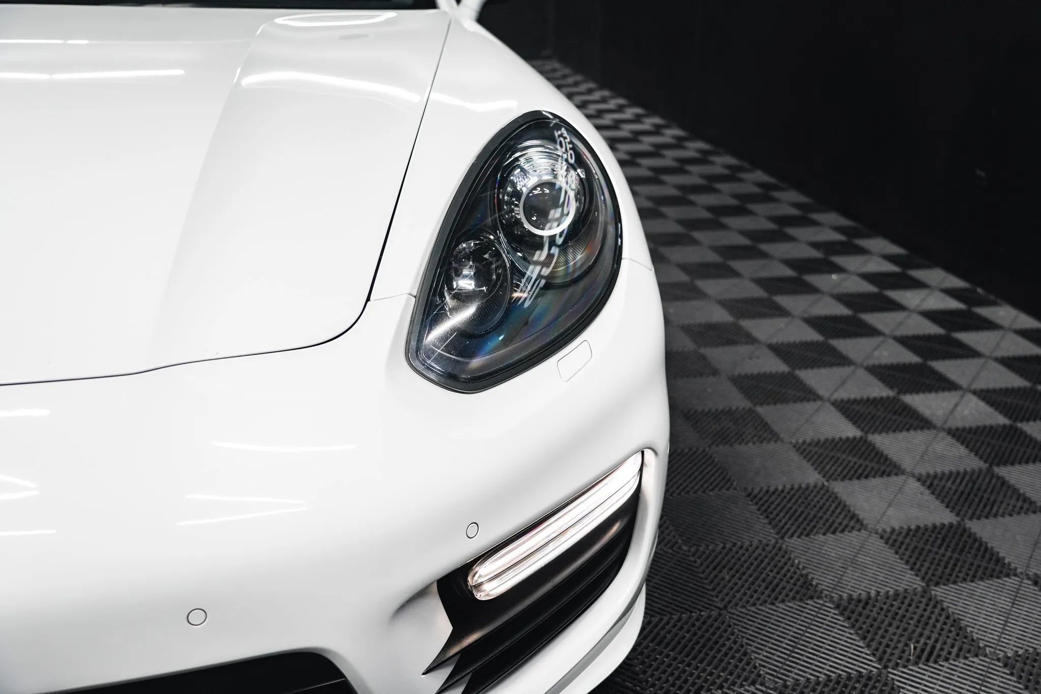 Used 2015 Porsche Panamera GTS w/ Premium Package Plus image 25