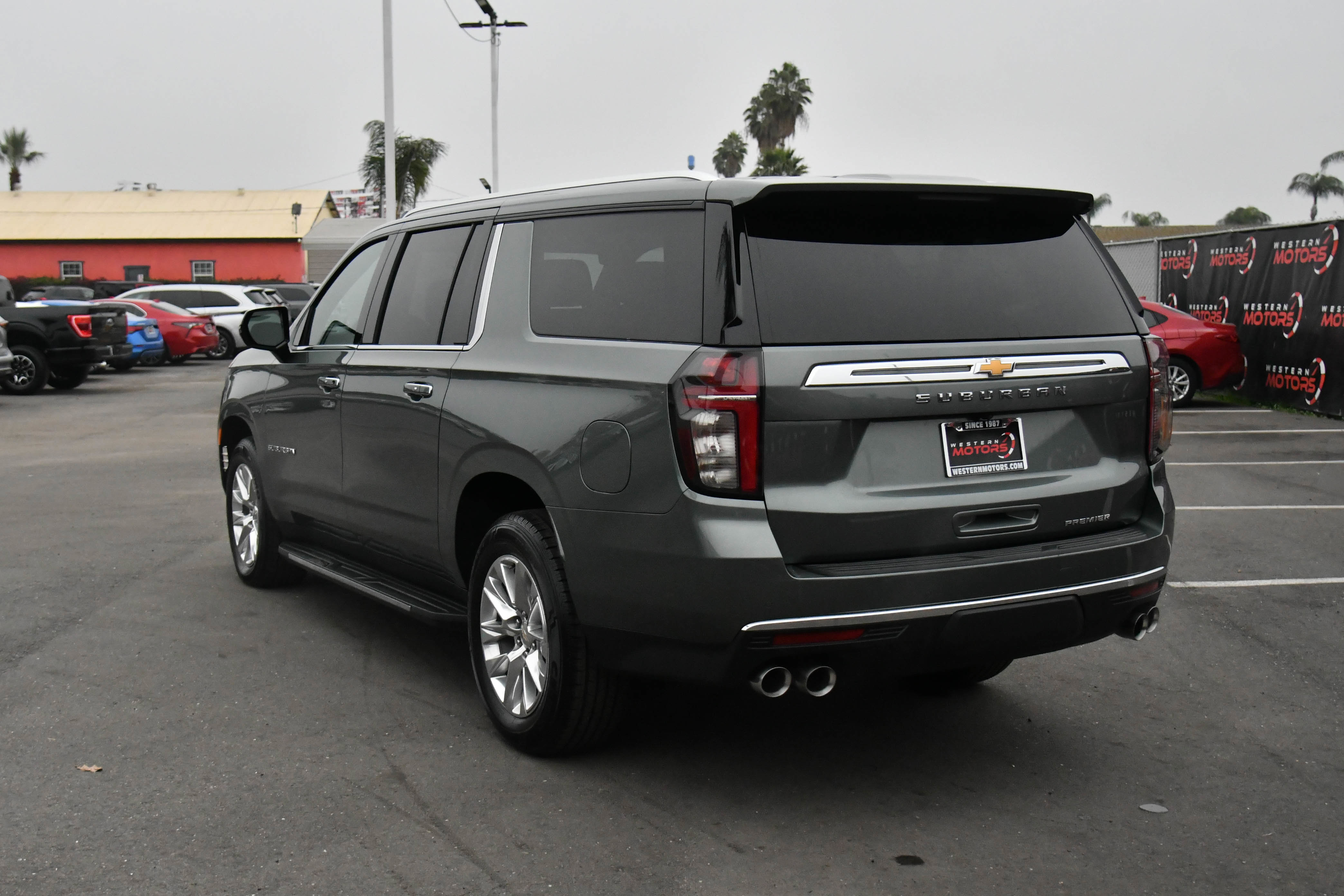 Used 2023 Chevrolet Suburban Premier image 6