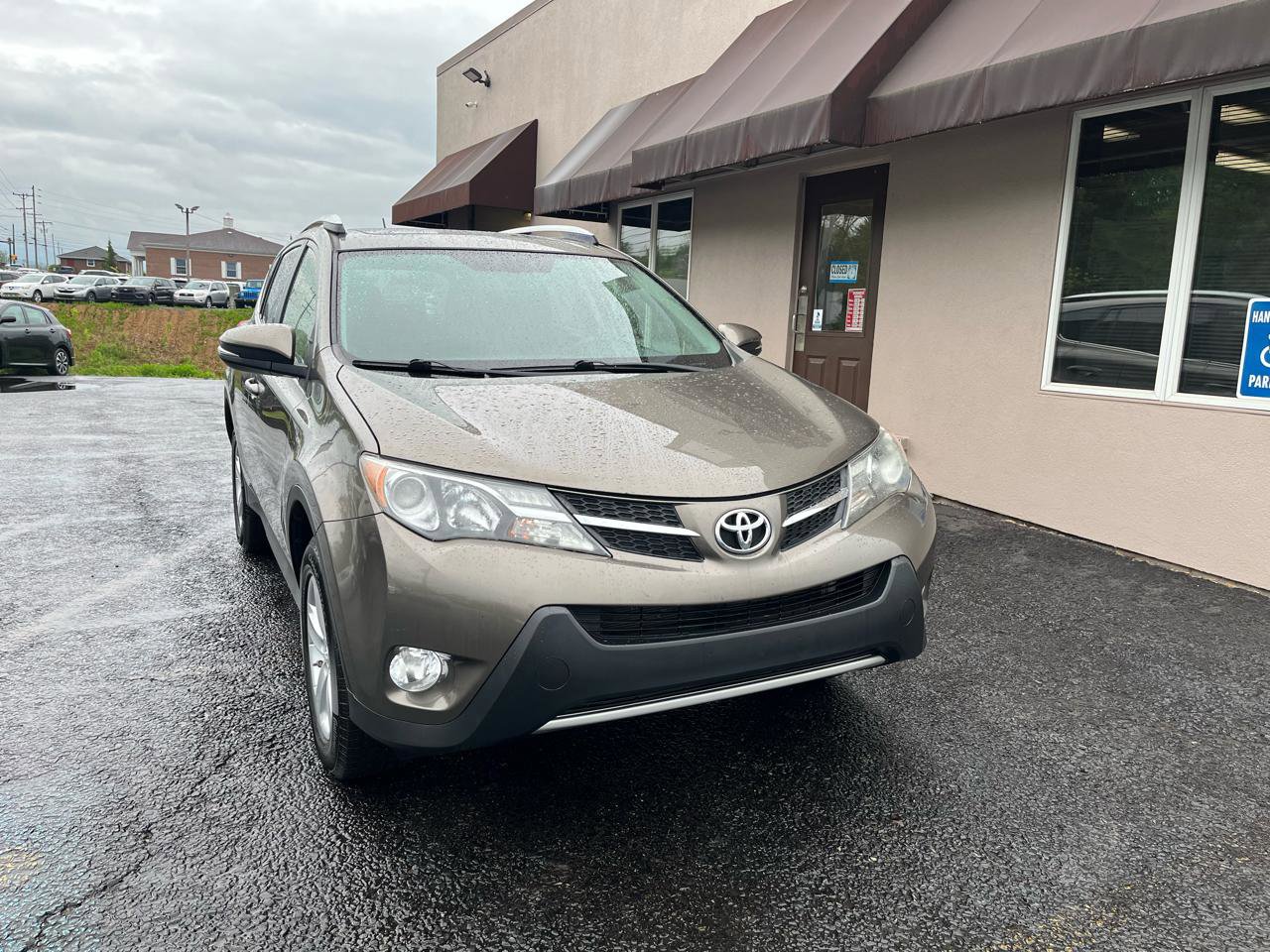 Used 2013 Toyota RAV4 XLE AWD/4WD image 2