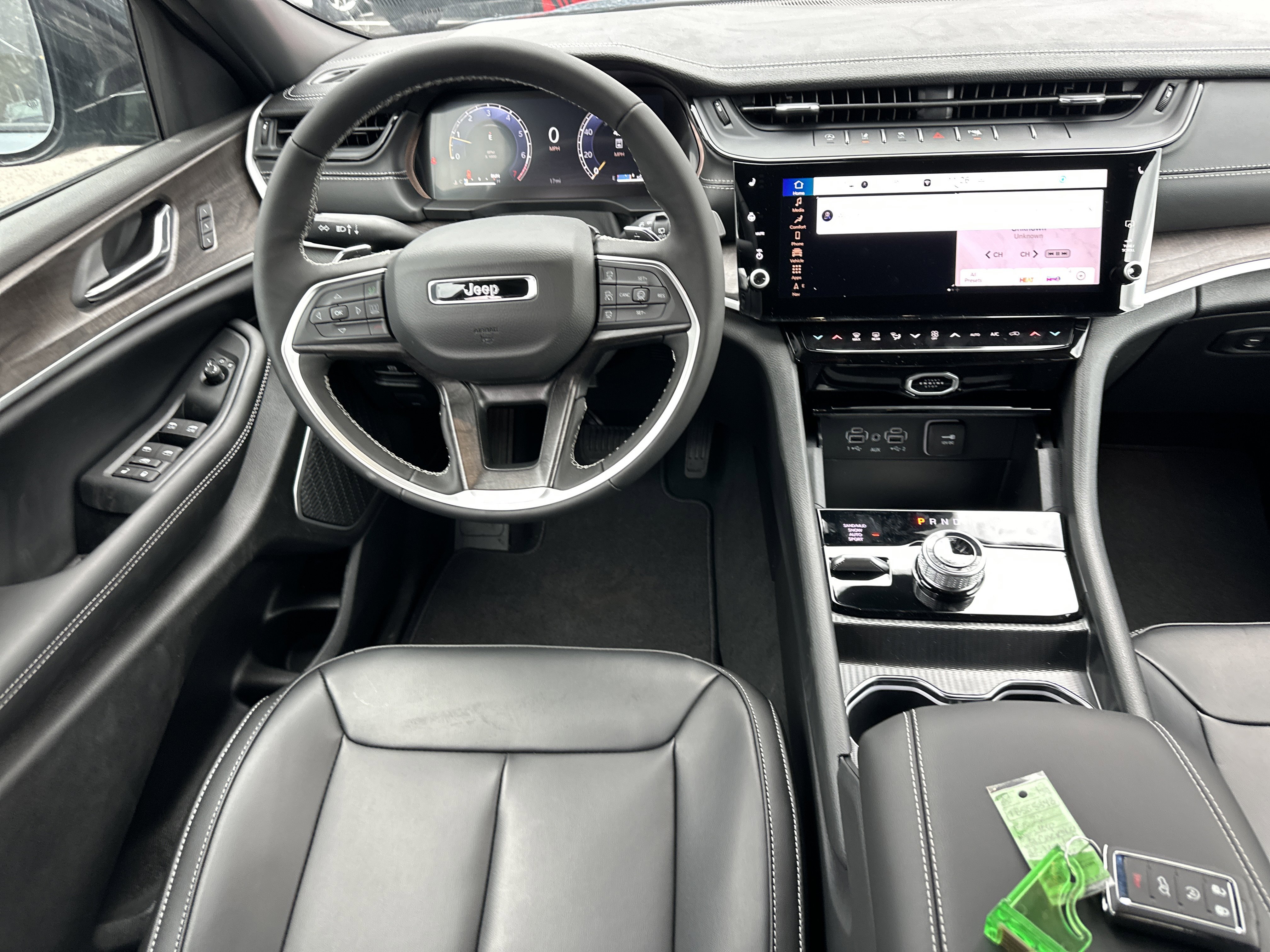 New 2026 Jeep Grand Cherokee L Limited w/ Limited Altitude Package AWD/4WD image 34