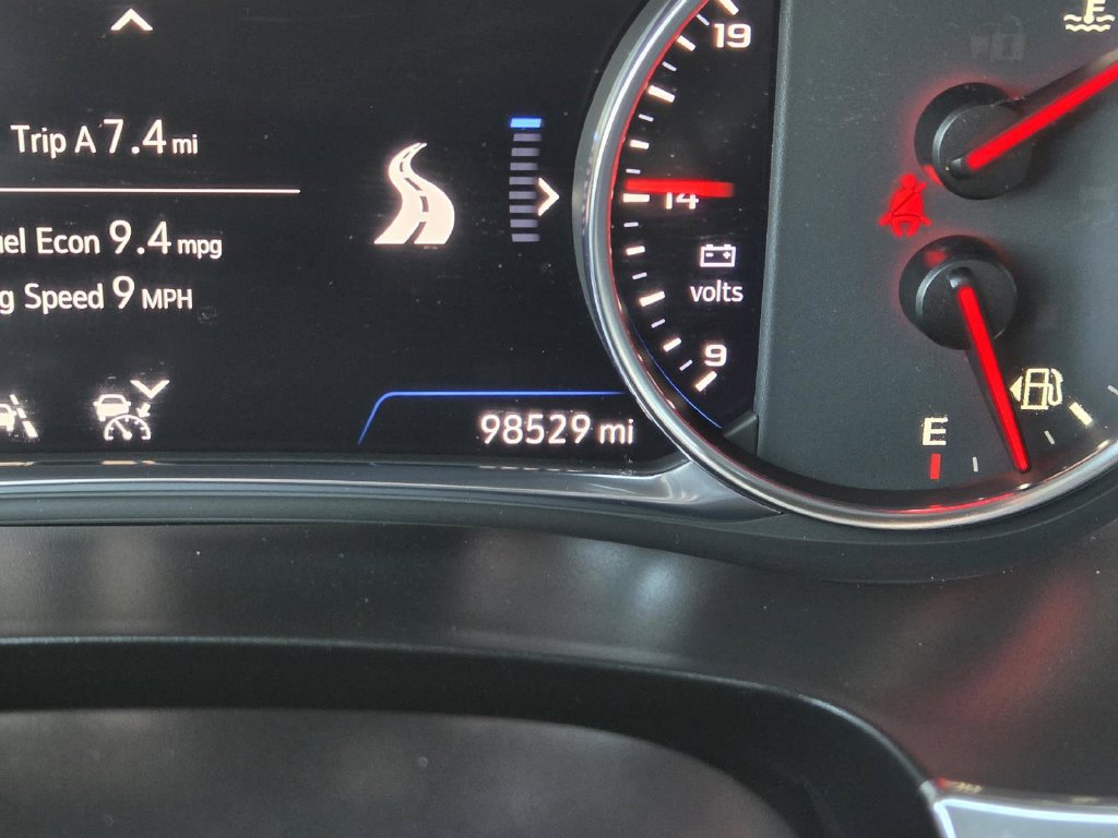 Used 2023 Chevrolet Traverse High Country FWD image 26
