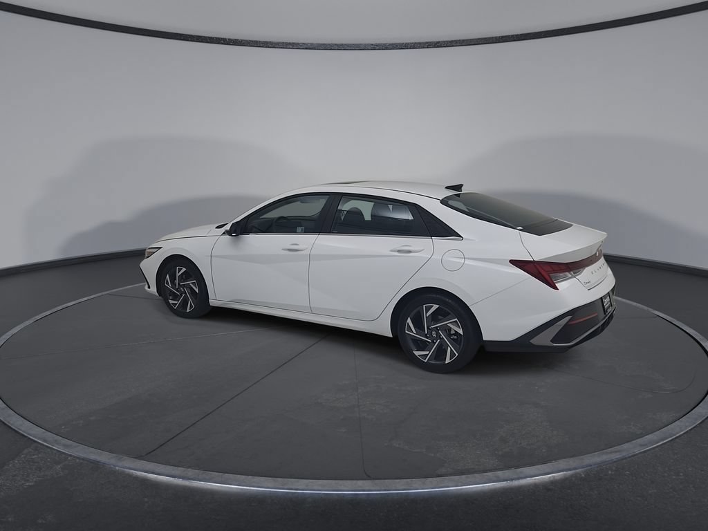 Used 2025 Hyundai Elantra Limited FWD image 9