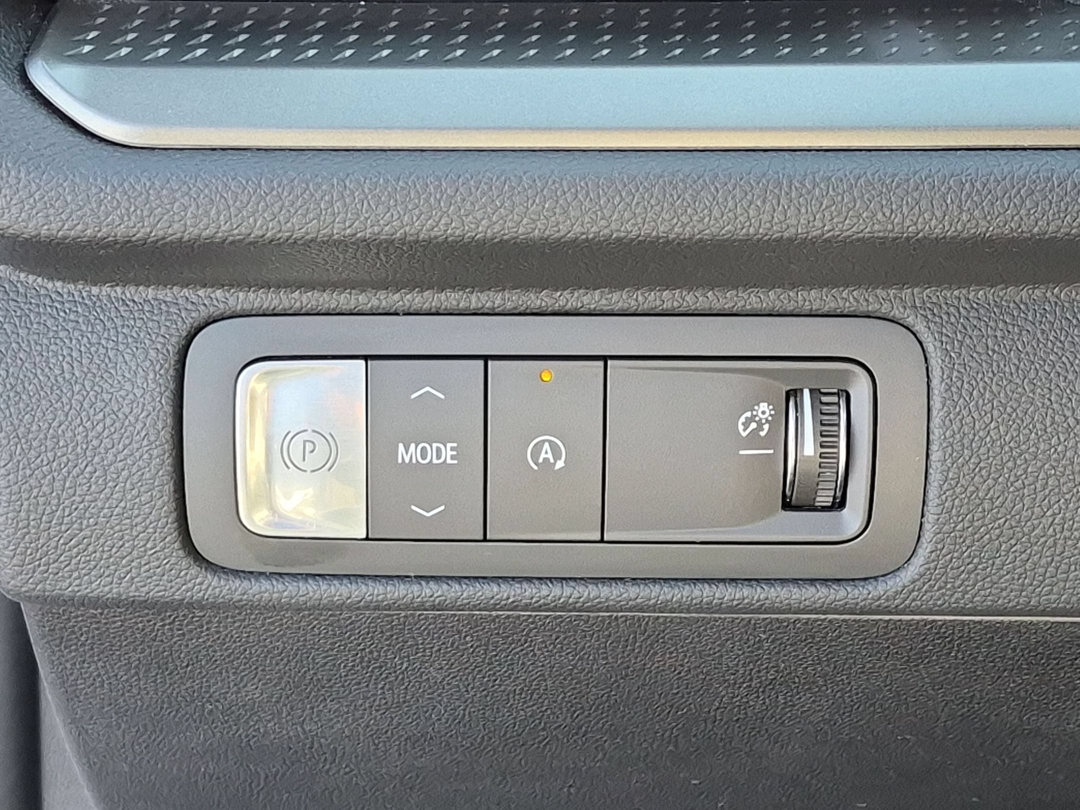 Used 2025 Chevrolet Traverse LT FWD image 17