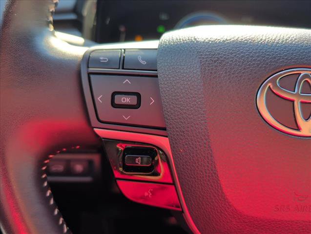 Used 2025 Toyota Camry SE FWD image 12