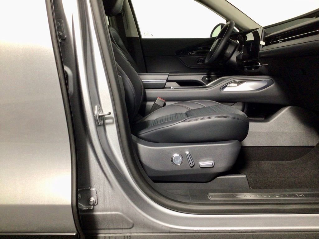 New 2026 Lincoln Nautilus Reserve w/ Jet Appearance Package image 38