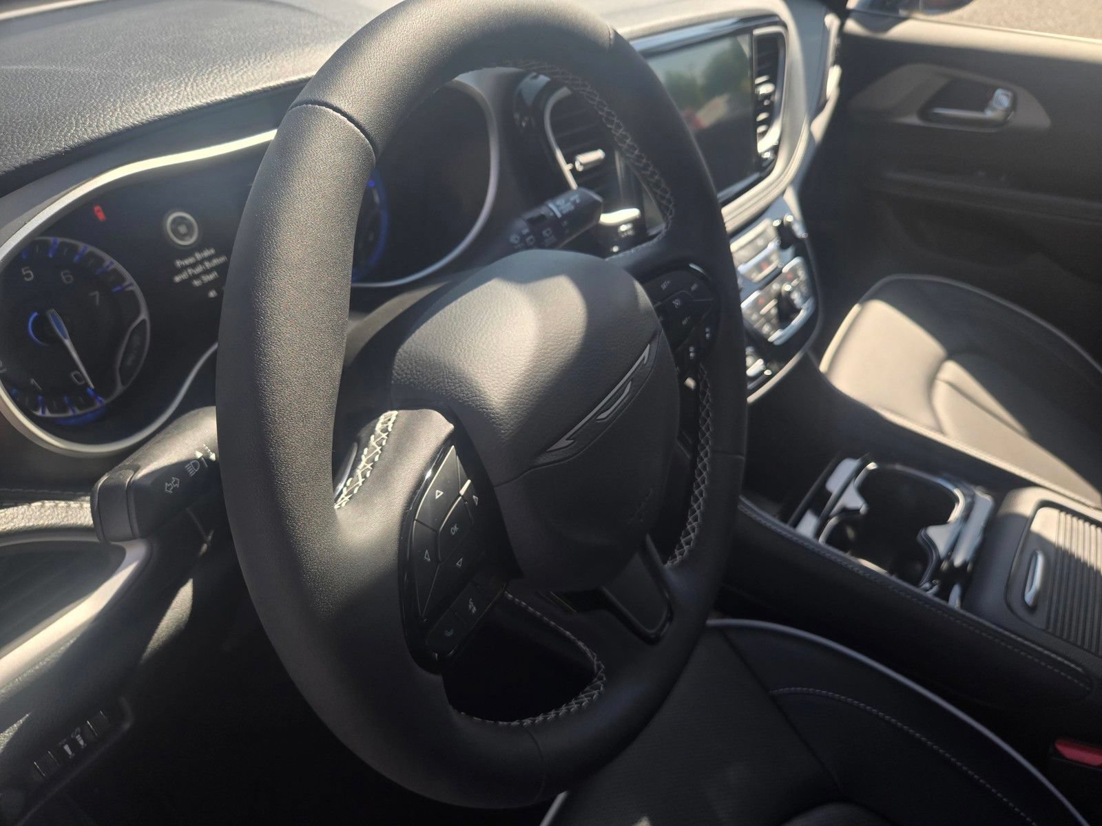 New 2027 Chrysler Pacifica Limited FWD image 10