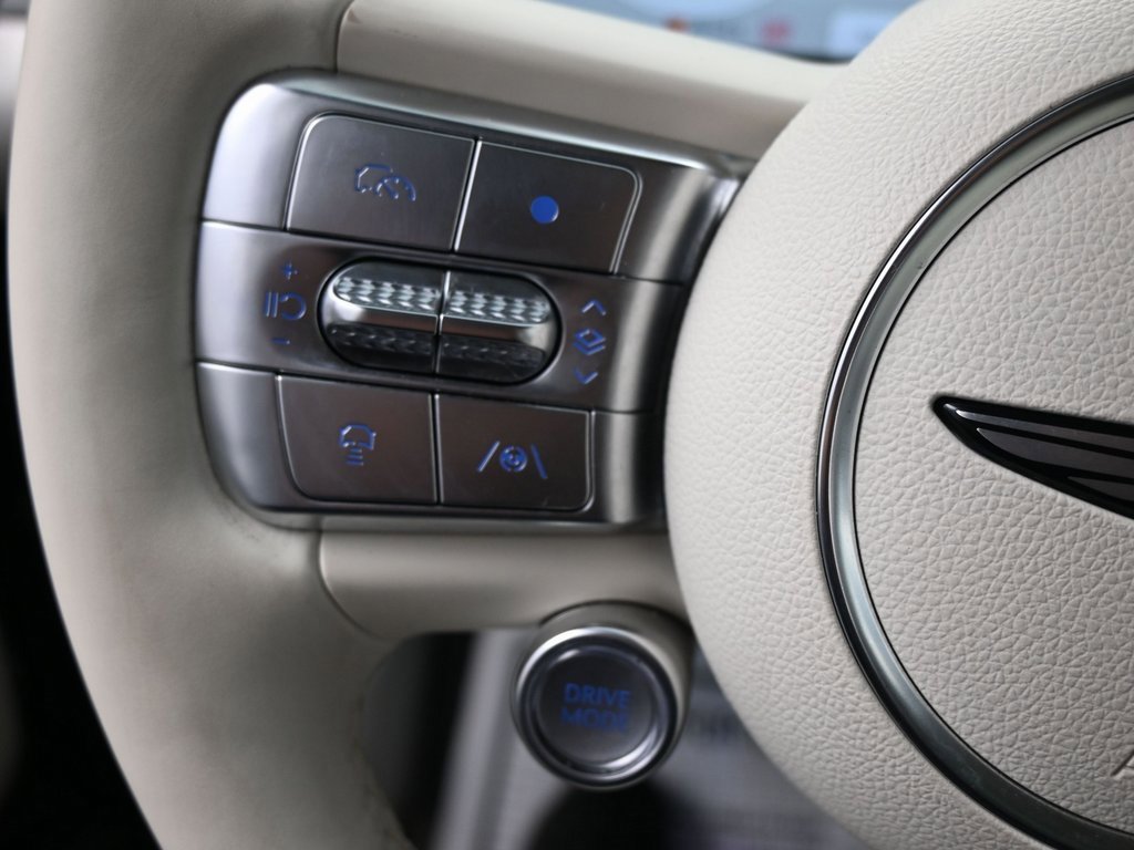 Used 2025 Genesis GV60 RWD image 24