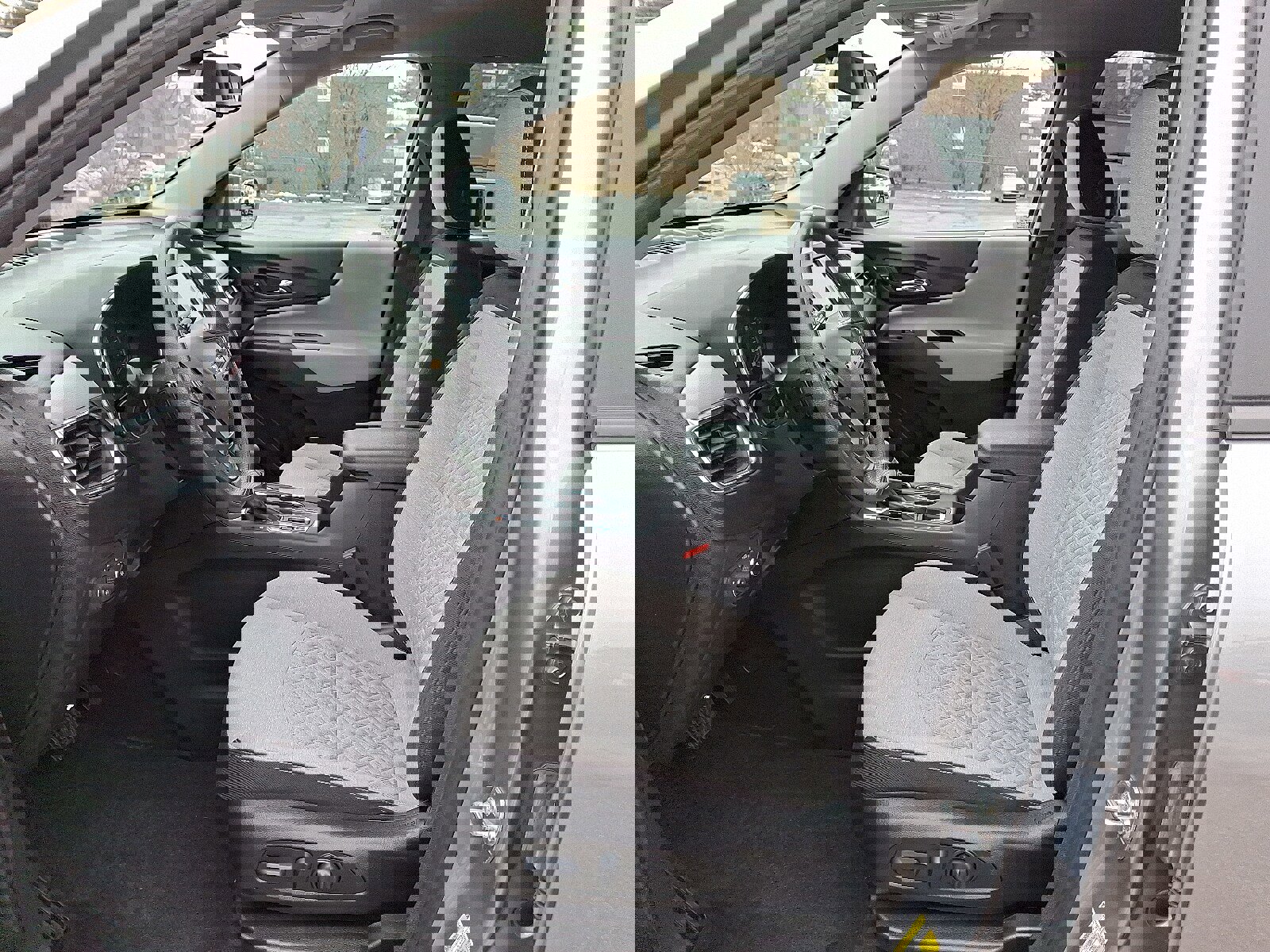 Used 2024 Chevrolet Equinox LS w/ LS Convenience Package image 13