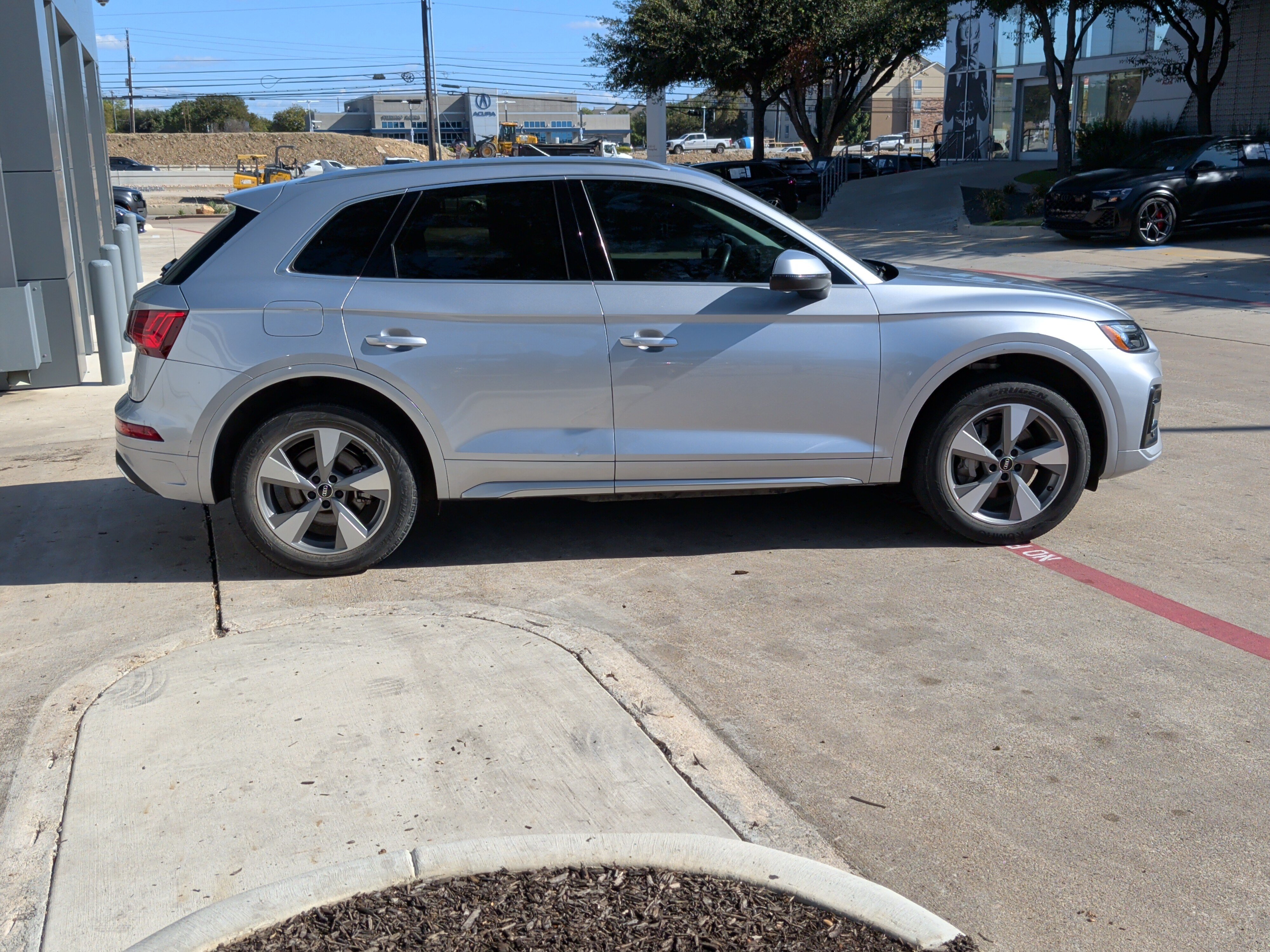 Used 2023 Audi Q5 2.0T Premium Plus w/ Premium Plus Package AWD/4WD image 11