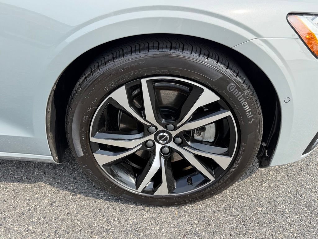 Used 2025 Volvo S60 B5 Plus FWD image 15