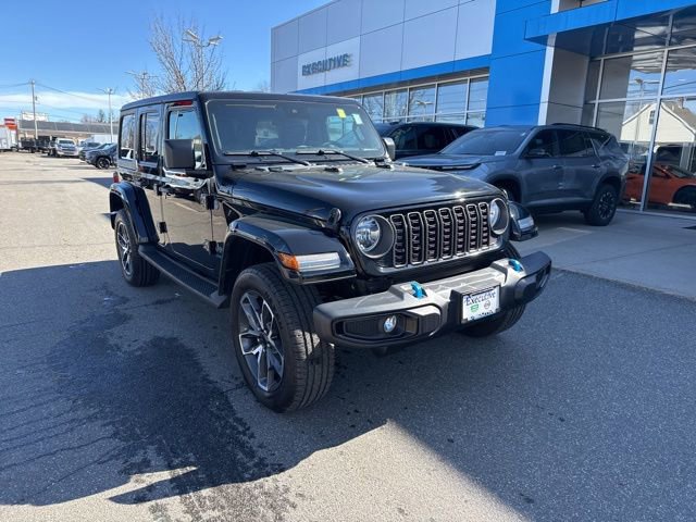 Used 2024 Jeep Wrangler Unlimited w/ Convenience Group AWD/4WD image 4