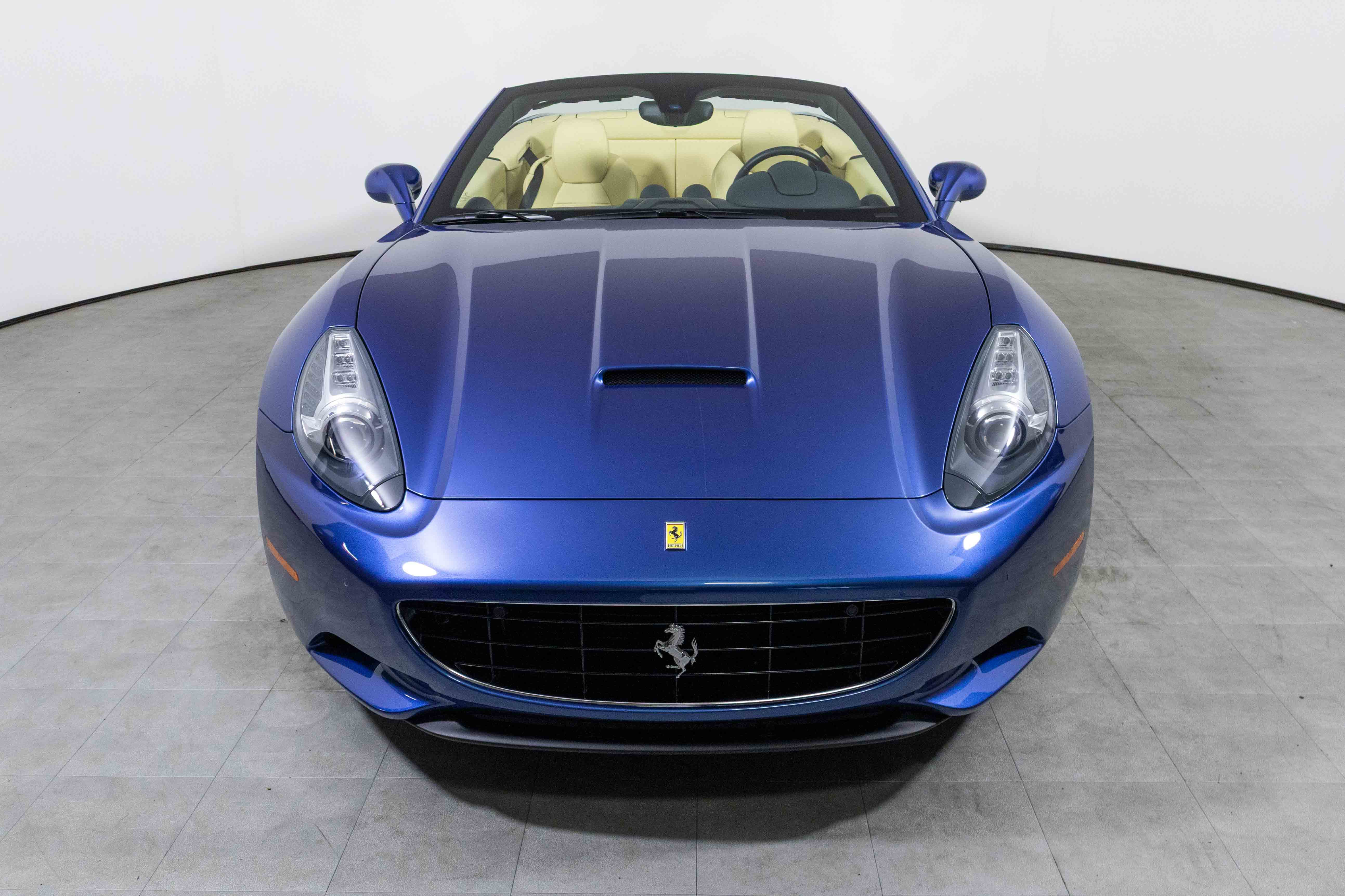 Used 2010 Ferrari California image 2