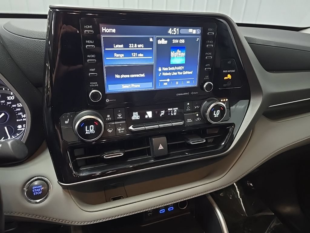 Used 2022 Toyota Highlander XLE AWD/4WD image 25