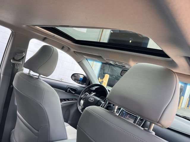 Used 2012 Toyota Camry XLE w/ Leather Pkg FWD image 29