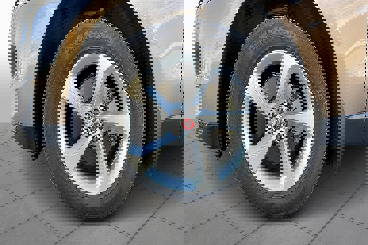 Used 2017 Jaguar F-PACE Premium image 10