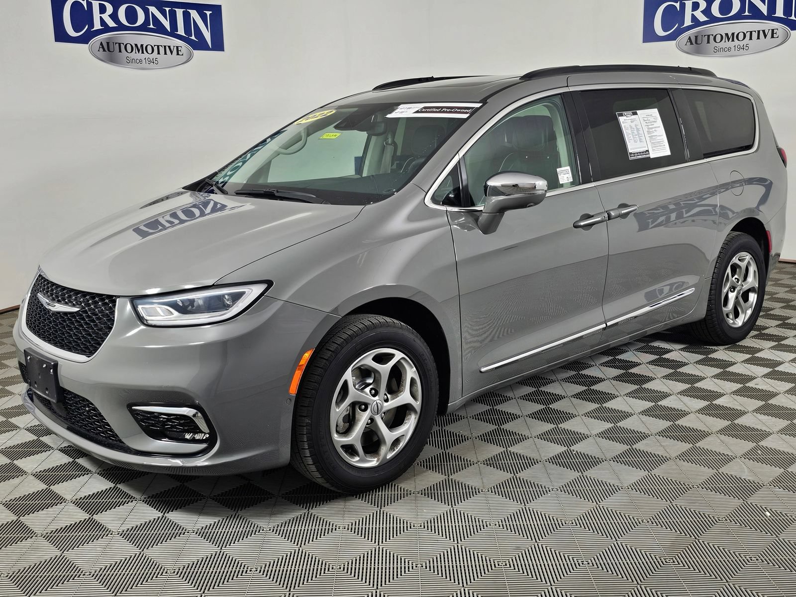 Used 2022 Chrysler Pacifica Limited AWD/4WD image 36