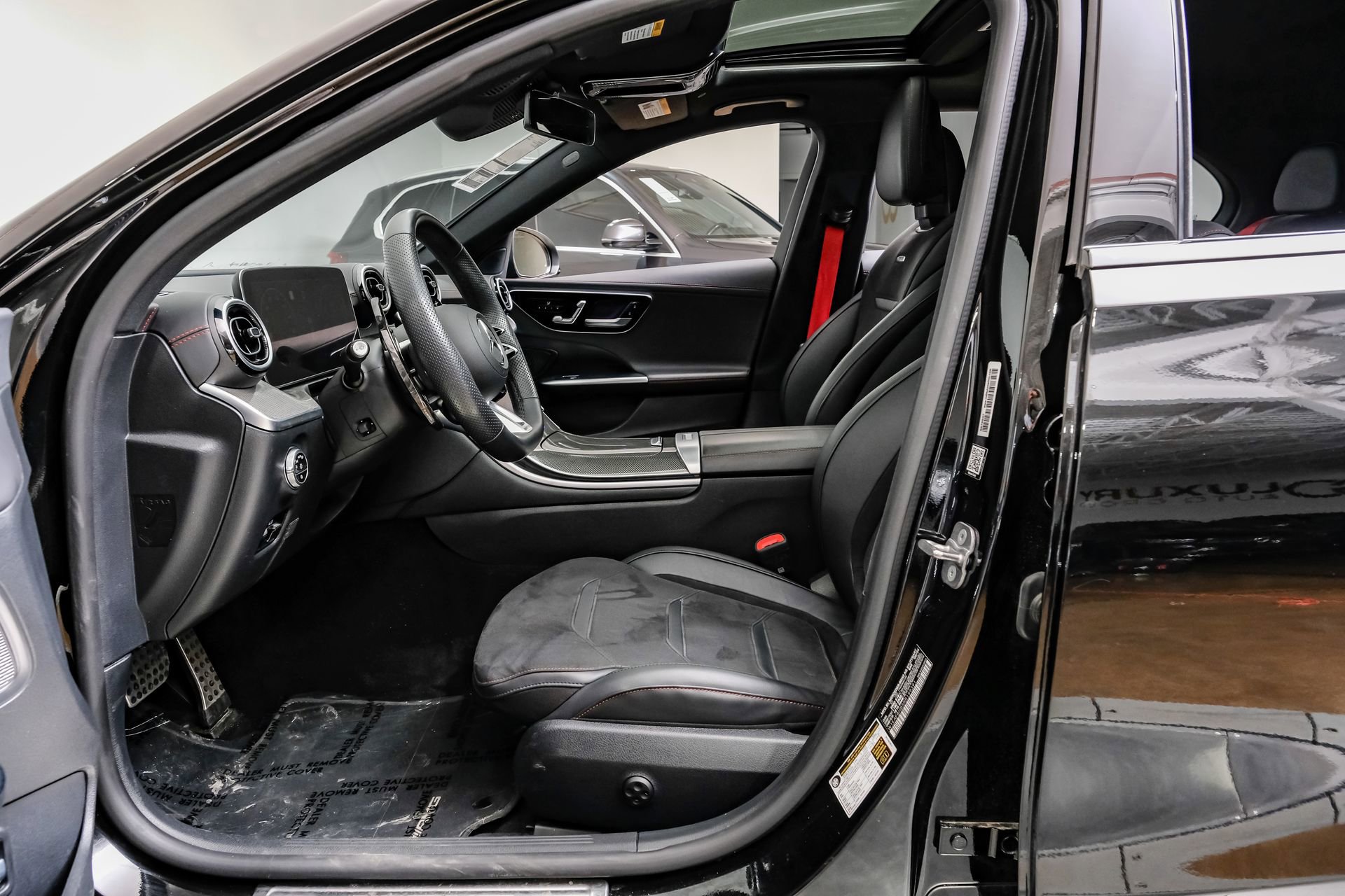 Used 2024 Mercedes-Benz C 43 AMG 4MATIC Sedan w/ Driver Assistance Package image 4