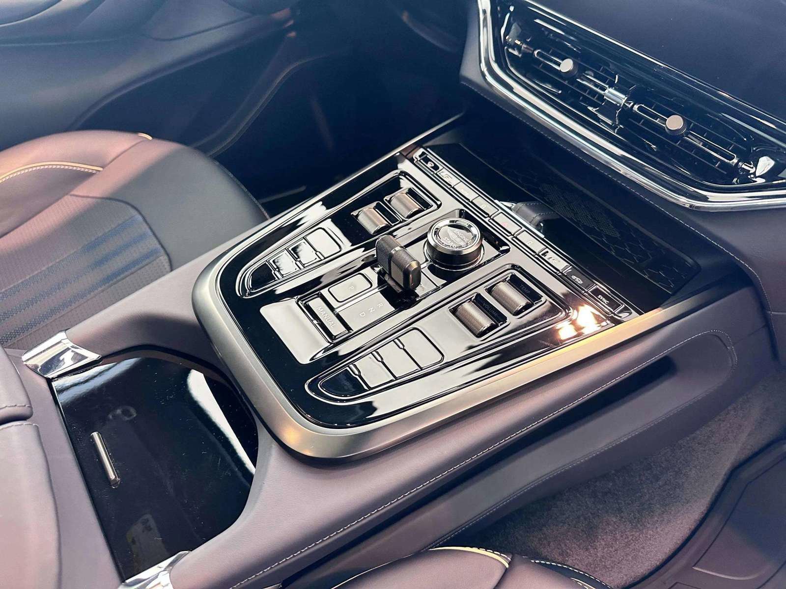 New 2025 Aston Martin DBX 707 image 23