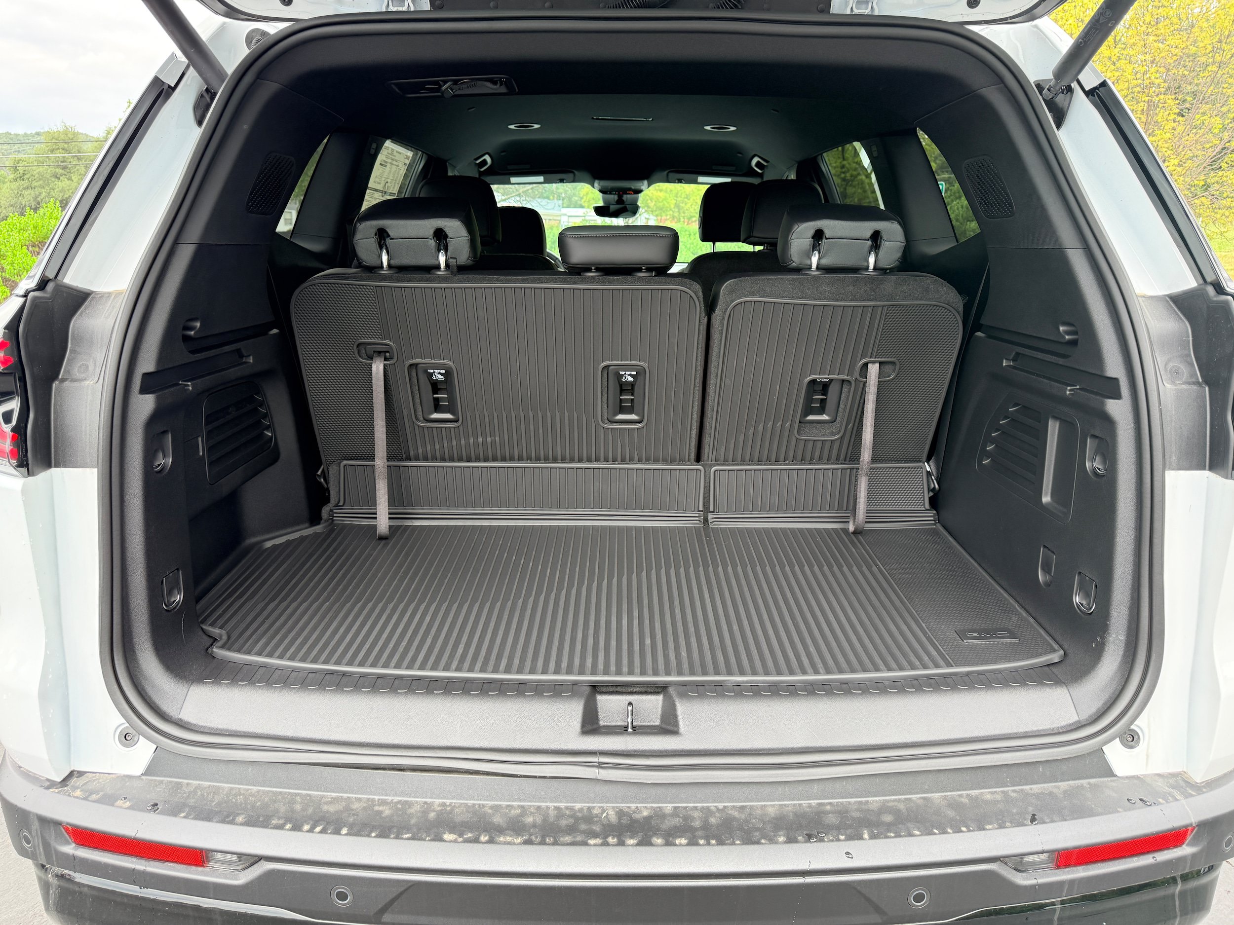 New 2026 GMC Acadia AT4 w/ LPO, Floor Liner Package AWD/4WD image 7