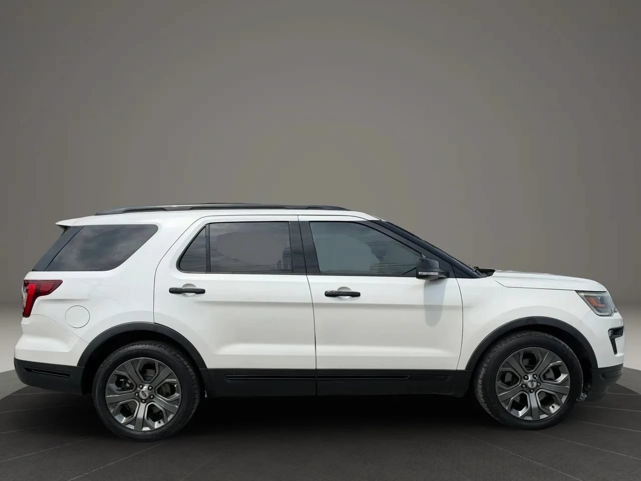 Used 2018 Ford Explorer Sport w/ Equipment Group 401A AWD/4WD image 11