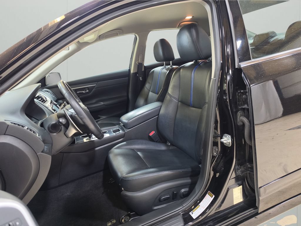 Used 2018 Nissan Altima 2.5 SR w/ SR Midnight Edition FWD image 11