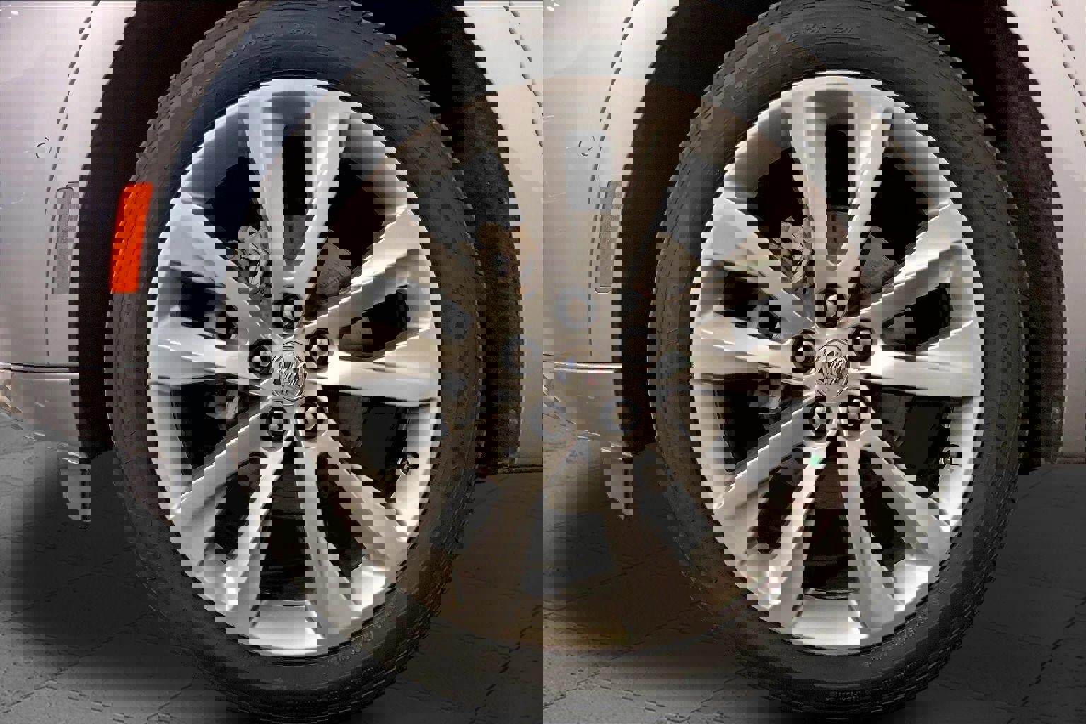 Used 2023 Buick Envision Avenir image 9