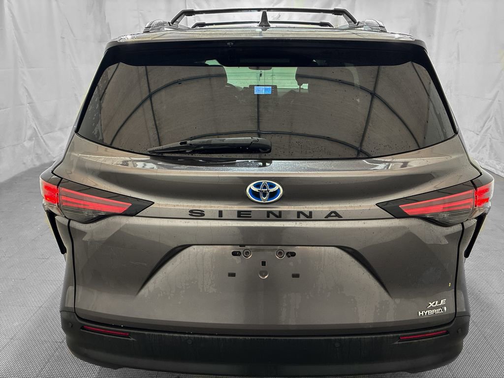 Used 2022 Toyota Sienna XLE w/ XLE Plus Package FWD image 6