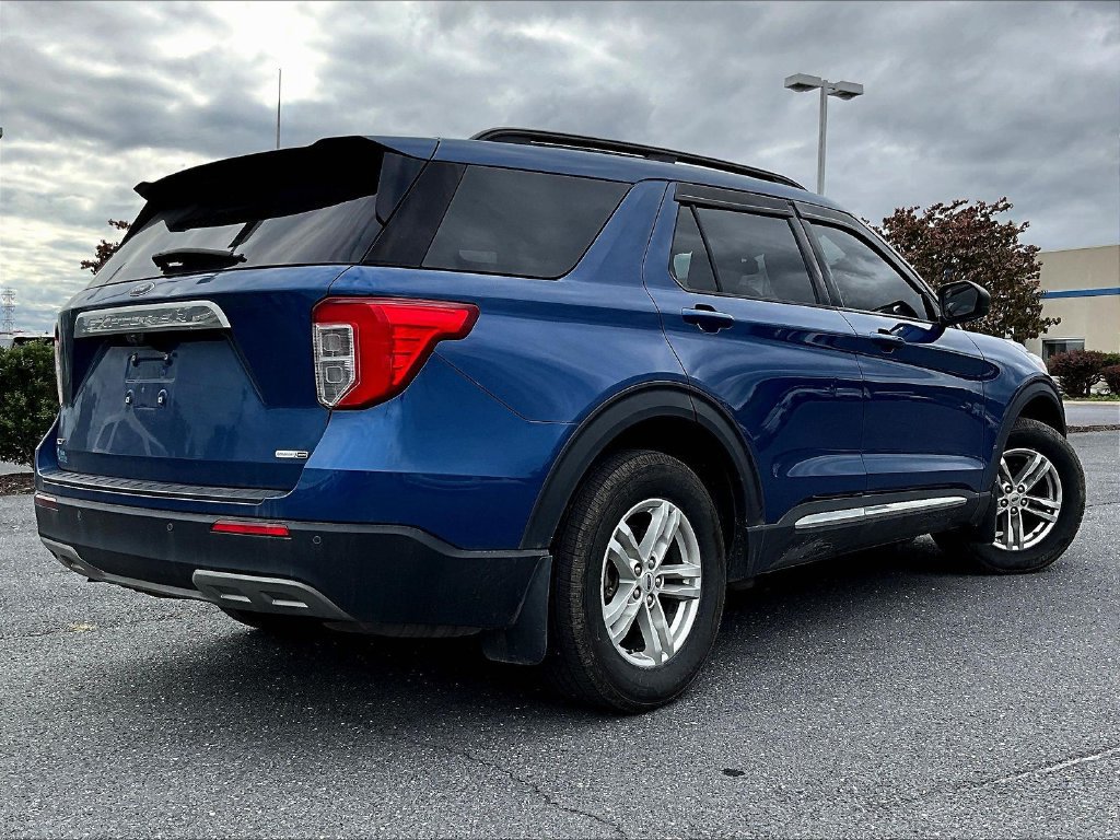 Used 2020 Ford Explorer XLT w/ Equipment Group 202A AWD/4WD image 4
