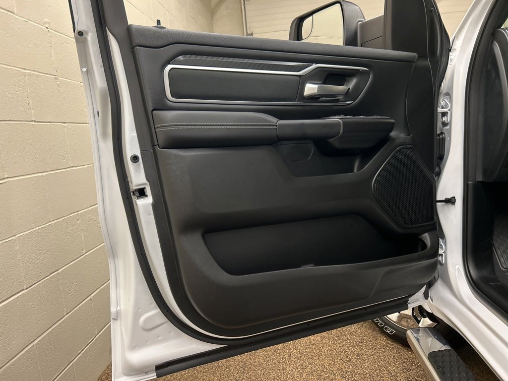 New 2026 RAM 1500 4x4 Crew Cab image 13