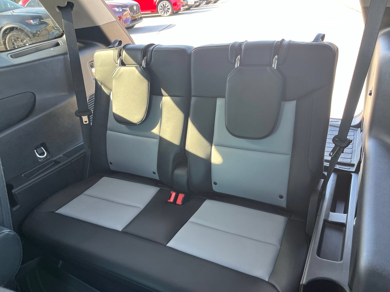 Used 2024 Ford Explorer XLT w/ Equipment Group 202A AWD/4WD image 34