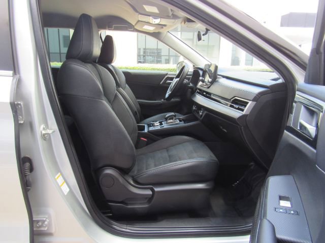 Used 2023 Mitsubishi Outlander SE image 21