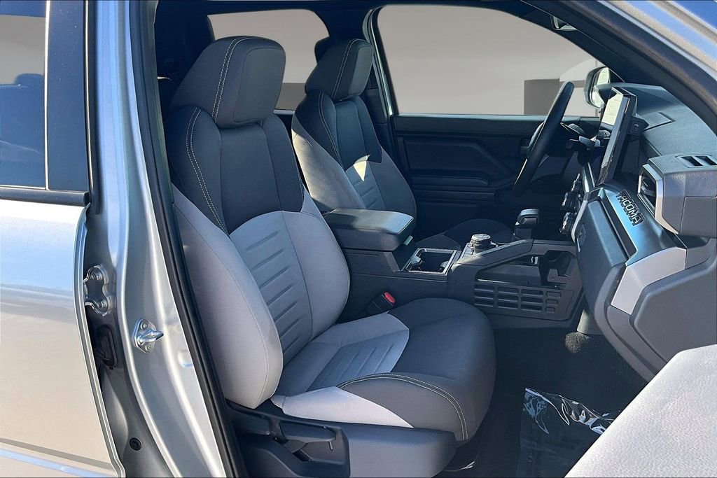 Used 2024 Toyota Tacoma TRD Off-Road image 28