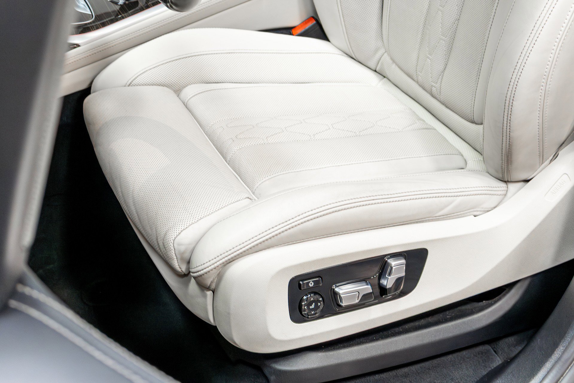 Used 2021 BMW X7 M50i image 7