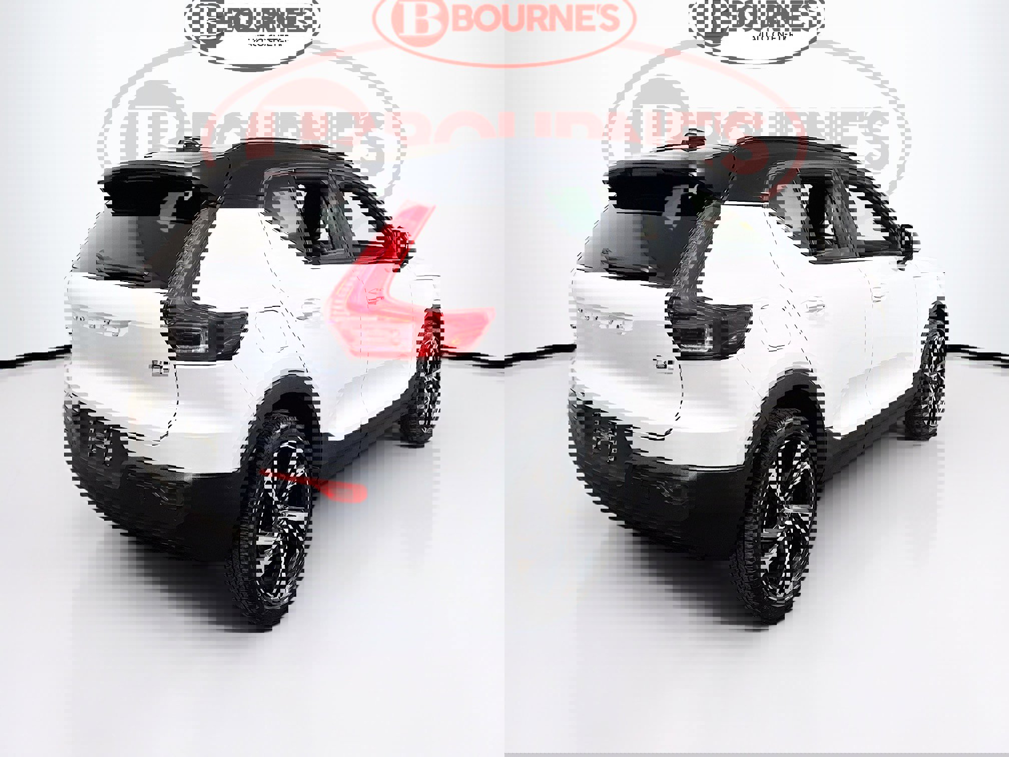 Used 2021 Volvo XC40 T5 R-Design w/ Protection Package Premier image 12