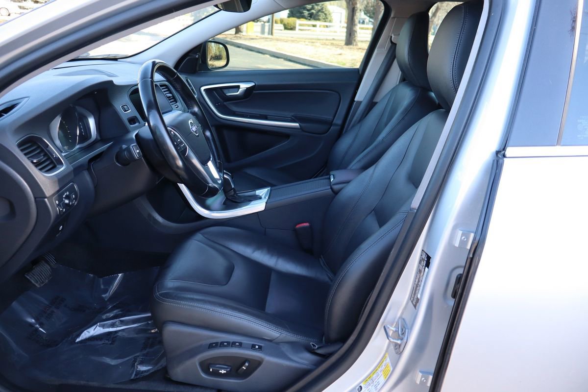 Used 2015 Volvo V60 T5 Platinum image 19