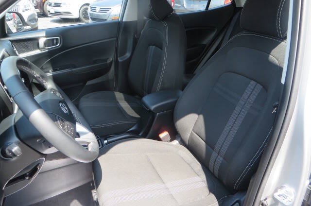 Used 2026 Hyundai Venue SEL FWD image 13