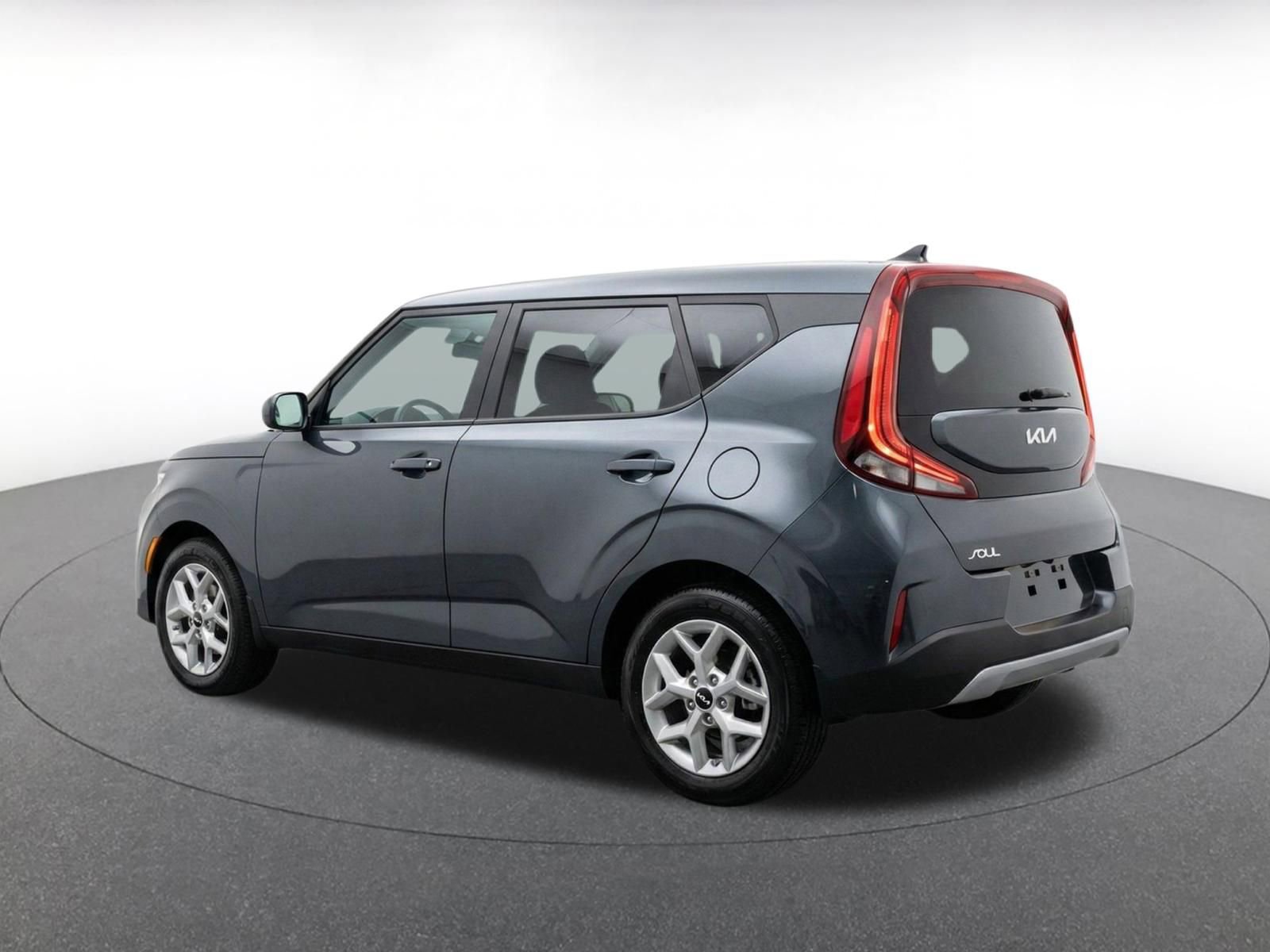 Used 2025 Kia Soul LX w/ LX Technology Package FWD image 7