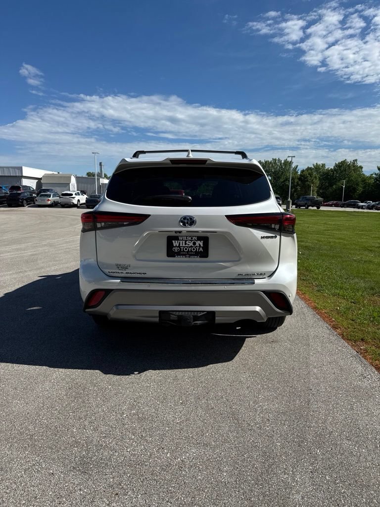 Used 2023 Toyota Highlander Platinum AWD/4WD image 4