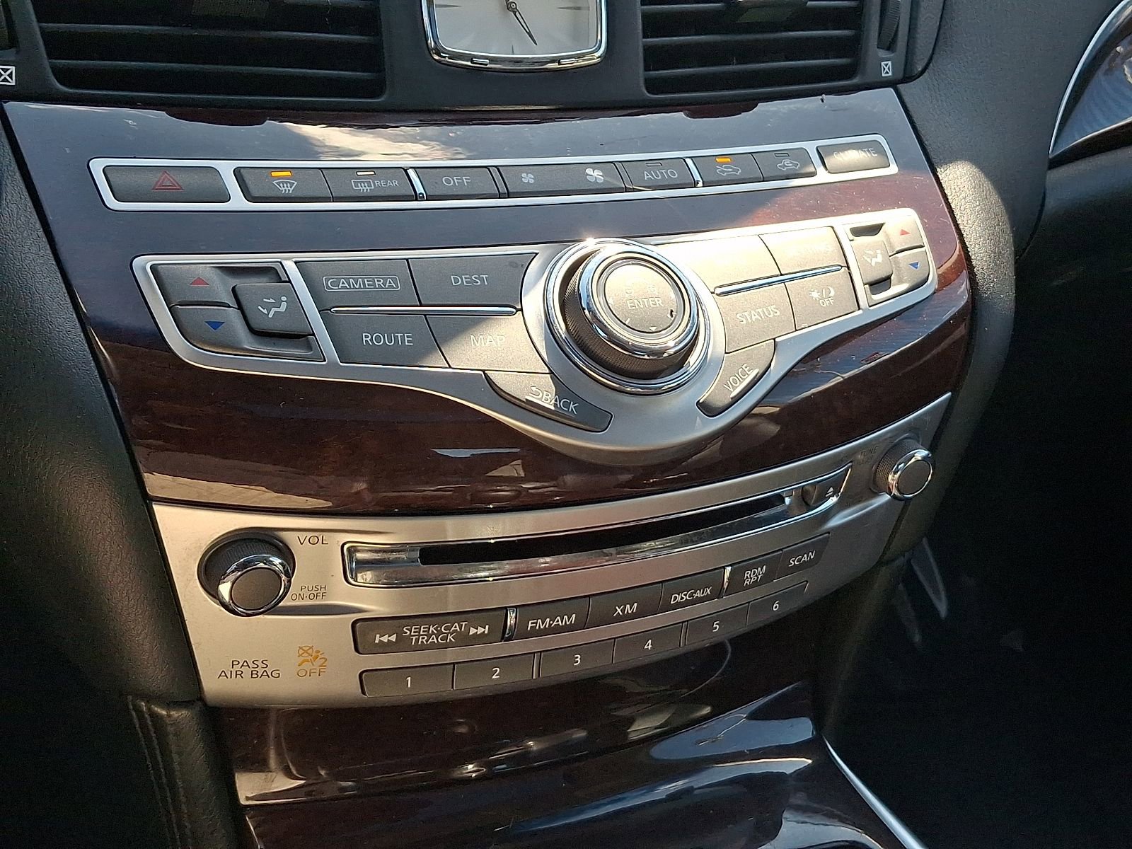 Used 2017 INFINITI Q70 L 3.7 image 17