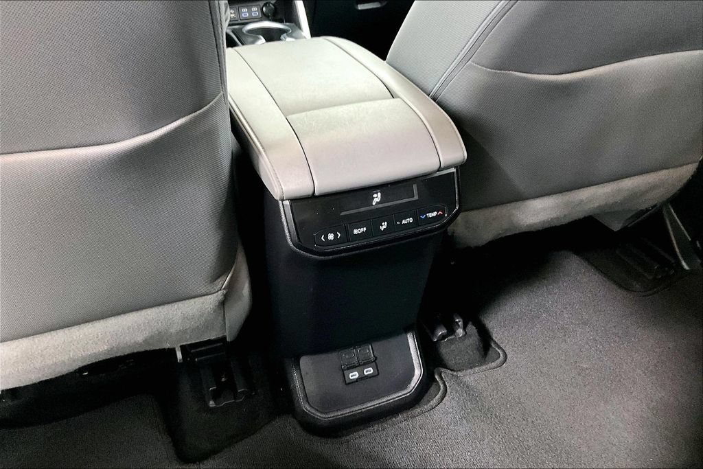 Used 2023 Toyota Highlander L AWD/4WD image 28
